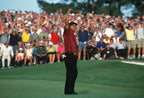 Tiger Woods Print: 18 green 2001 Masters
